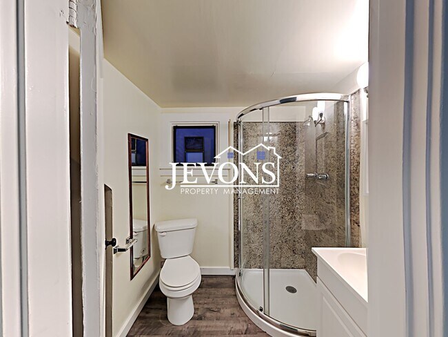 Building Photo - Make yourself at home in this apartment lo...