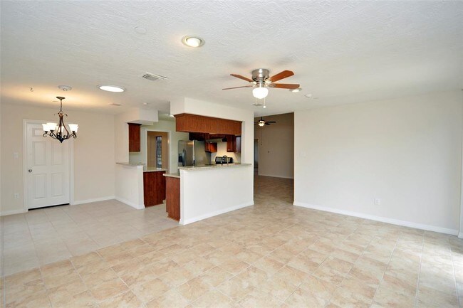 Building Photo - 15631 Fox Springs Dr