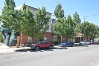 Building Photo - Lents 2000