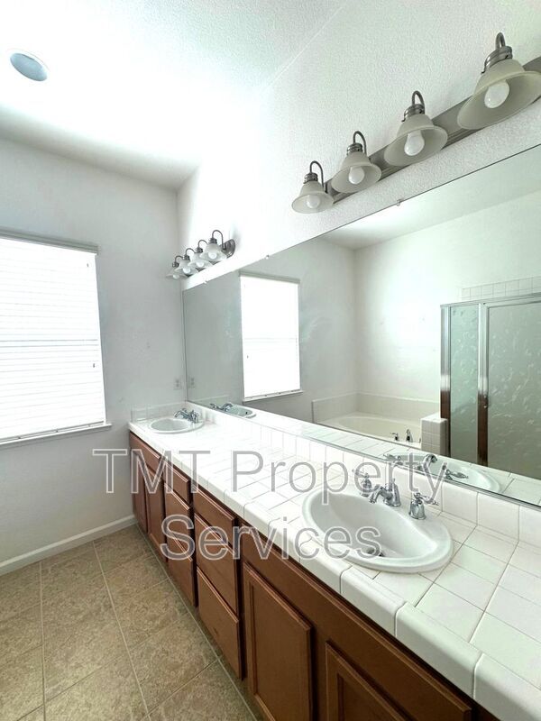 Building Photo - 8622 Neopolitan Way
