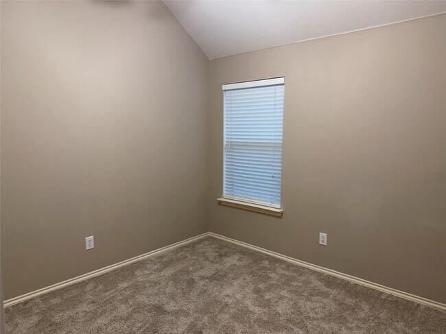 Building Photo - 4617 Kingsway Ln