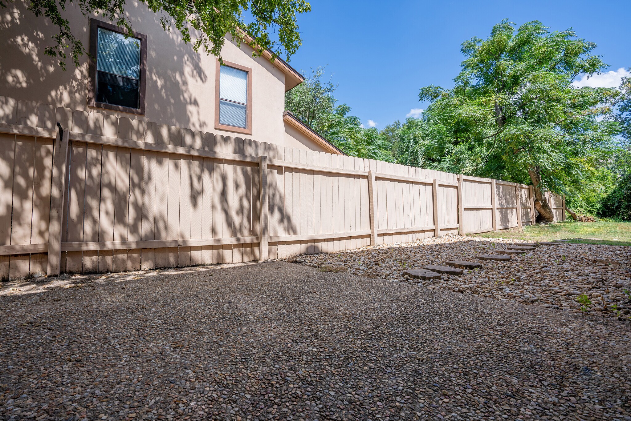 Building Photo - 1463 Redbud Trl
