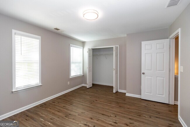 Building Photo - 745 Crestwell Cir