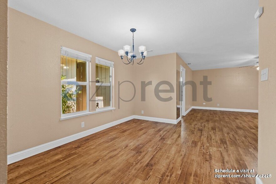 Building Photo - 935 Springoak Way