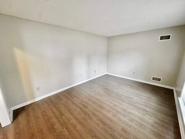 Building Photo - 5022 Harrington Ave