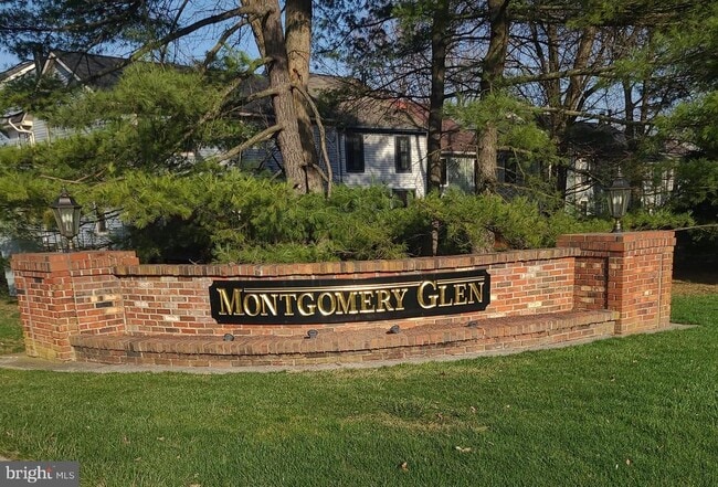 Building Photo - 404 Hopkins Ct