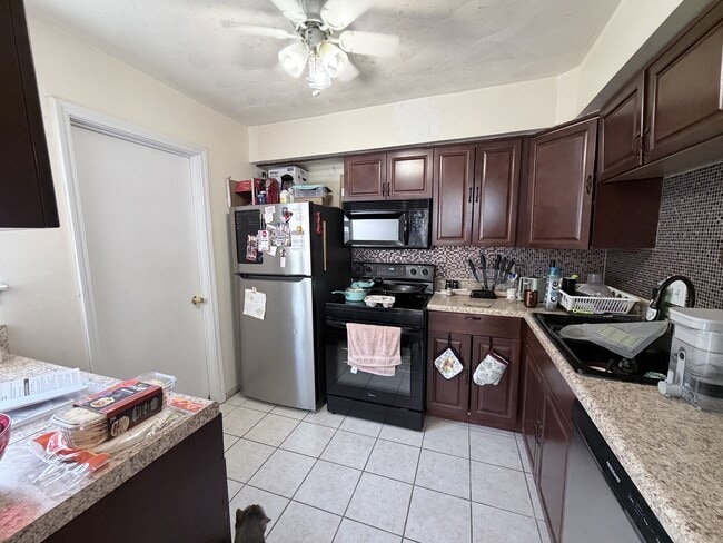 Building Photo - 3327 Lakecrest Rd