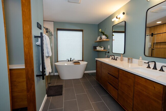 Building Photo - Rare Opportunity in Potomac Crossing!