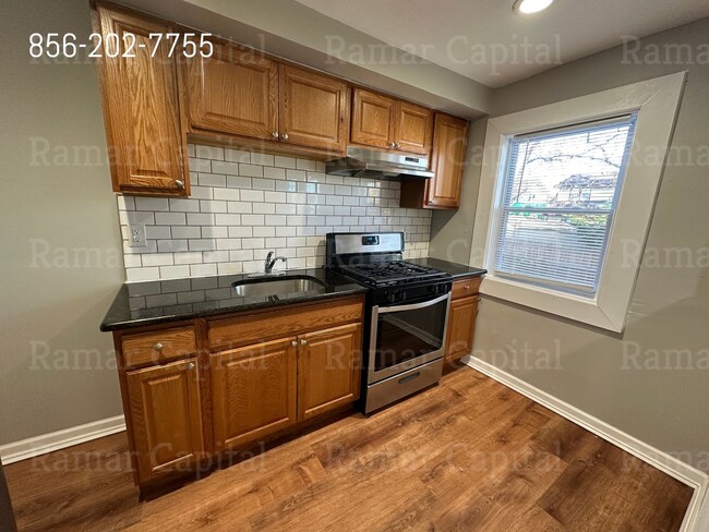 Building Photo - East Camden Spacious 3 bedroom Home - Show...