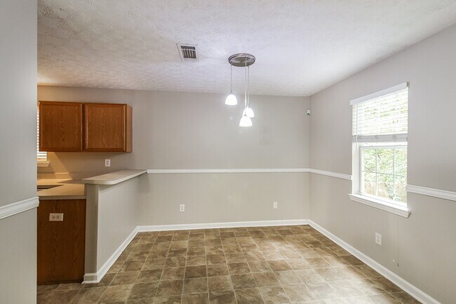 Building Photo - 4385 Bradley Dr SW