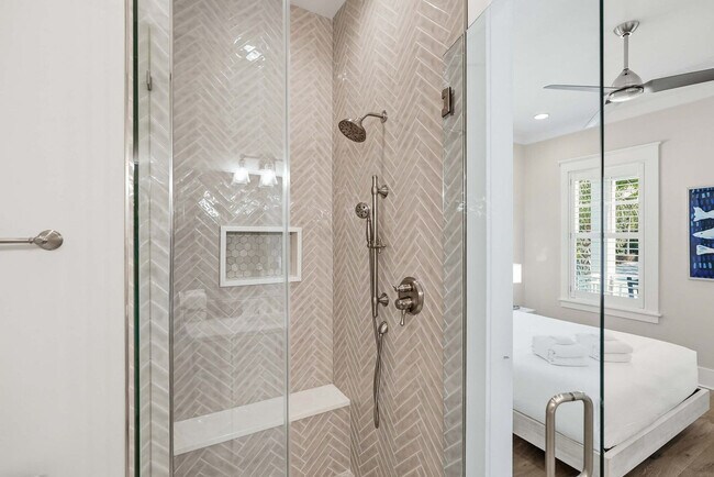 Building Photo - 419 Lakefront Dr