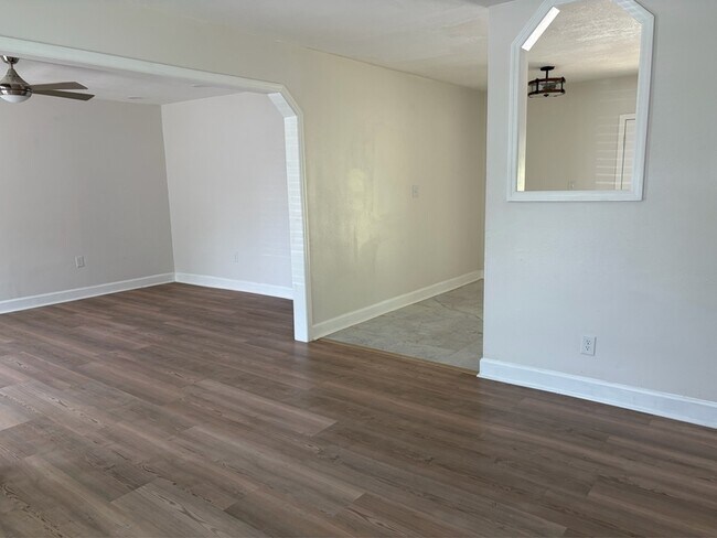 Building Photo - 1484 Van Delia Rd