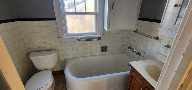 Building Photo - 3/4 bed 1 bath home