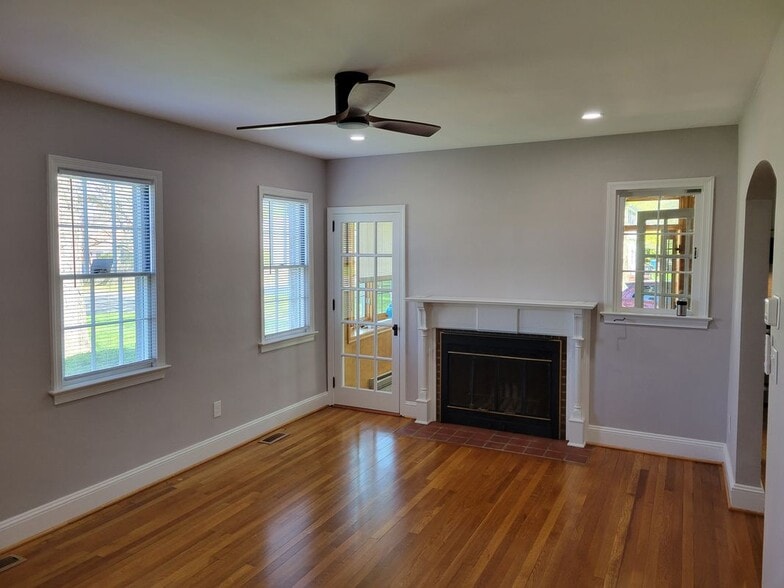 Building Photo - 126 Tred Avon Ave