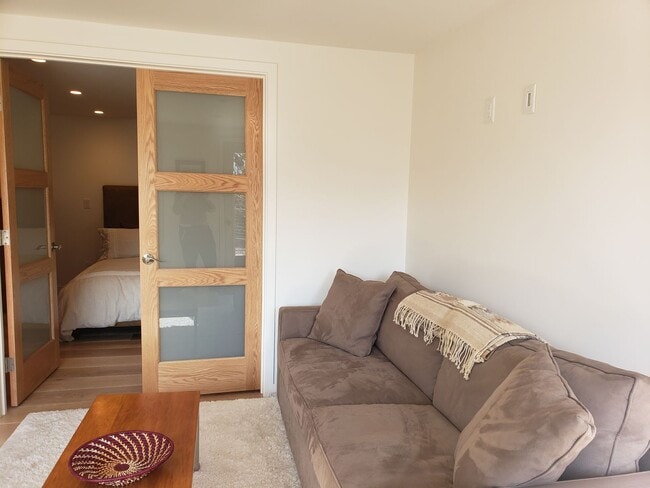 Building Photo - Hatton Fields Retreat with Guest Suite and...