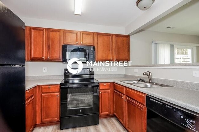 Building Photo - 4 Bedroom Pet-Friendly Home in Dallas, NC with Main Street Renewal