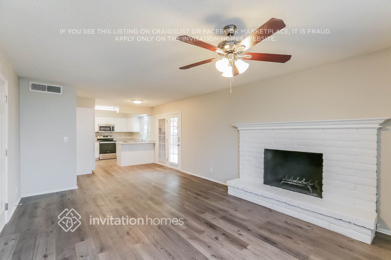 Building Photo - 701 N Comanche Dr