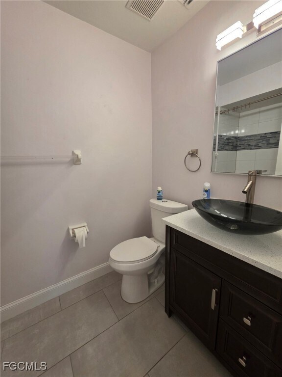 Building Photo - 10452 Lakeport Ct