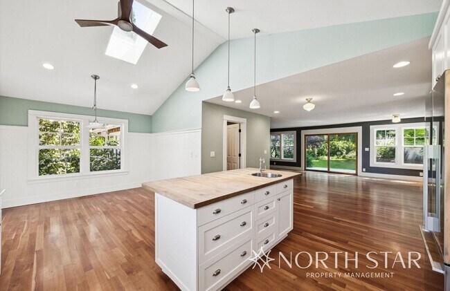 Building Photo - A Private Paradise Near Downtown