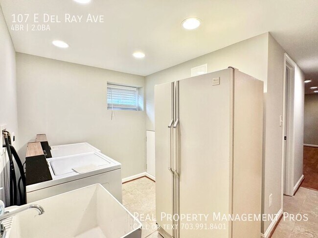 Building Photo - 107 E Del Ray Ave