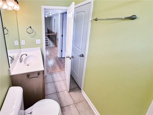 Building Photo - 2435 Manor View