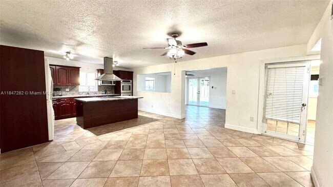Building Photo - 9130 SW 27th St
