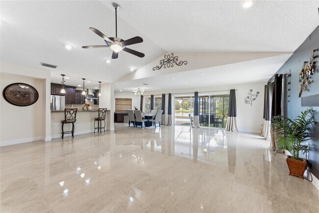 Building Photo - 6513 Thoroughbred Loop
