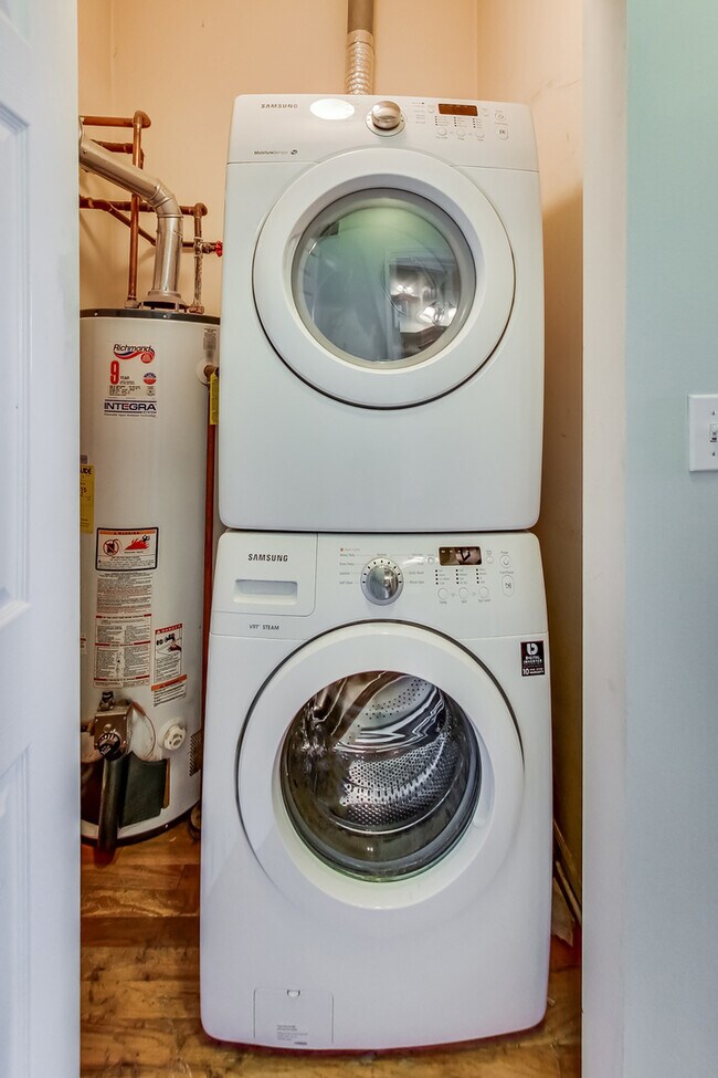 Building Photo - 2636 N Orchard St