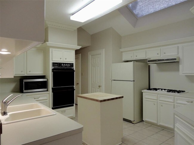 Building Photo - 6618 Preston Trail Dr