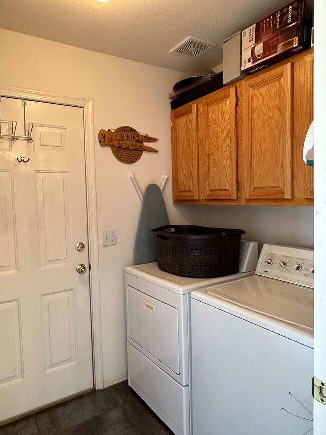 Building Photo - Available May through November 2026 Short term, Pool home, Furnished