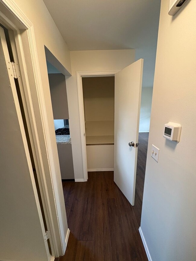 Building Photo - Spacious 4 Bedroom Home *Pet Friendly*