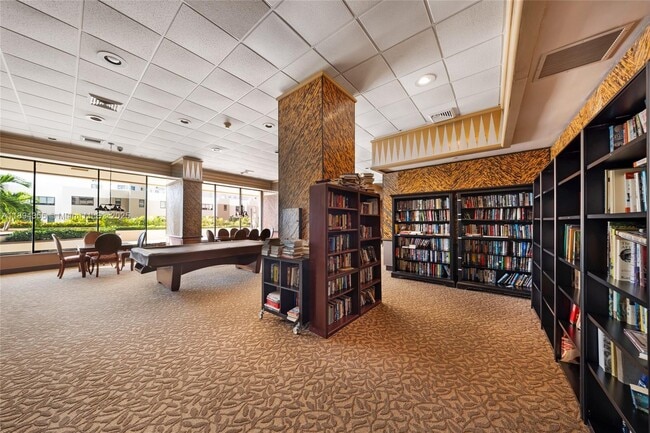 Building Photo - 1800 NE 114th St