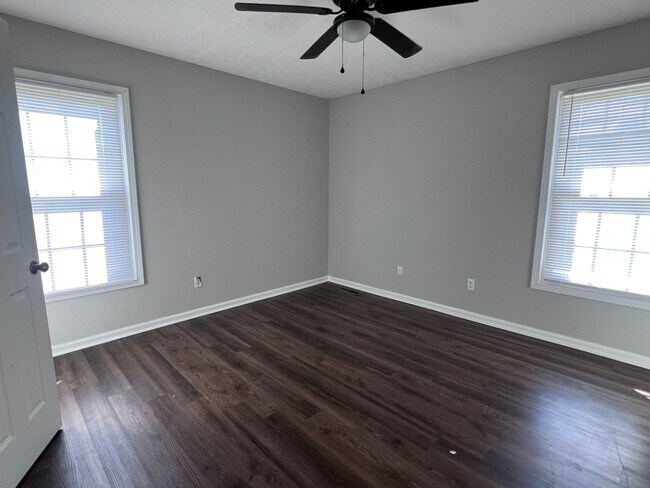 Building Photo - 2905 Raintree Dr
