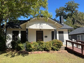 Building Photo - Cute 3/2 in Quiet Sherman Neighborhood