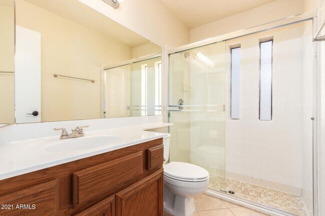 Building Photo - Gorgeous 2/2 bed/bath in North Phoenix by ...