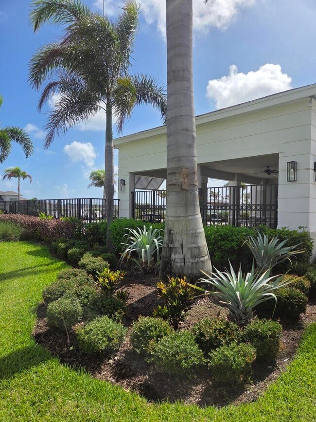 Building Photo - 1949 NE Ocean Dunes Dr