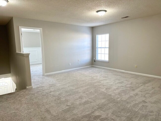 Building Photo - SPACIOUS 4 BEDROOM HOME IN PARK WEST - CHAPIN