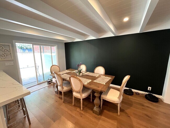 Building Photo - INCREDIBLE, MUST SEE MILL VALLEY THREE BED...