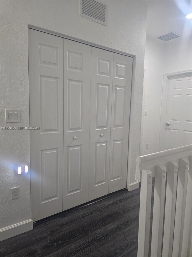 Building Photo - 3399 W 90th Terrace