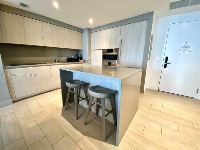 Building Photo - 4010 S Ocean Dr