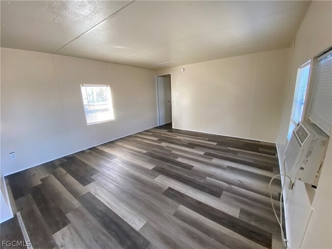 Building Photo - 7877 Suncoast Dr