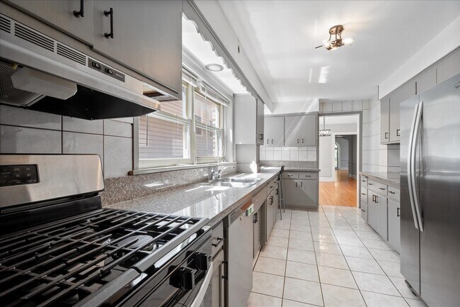 Building Photo - 1414 Dobson St