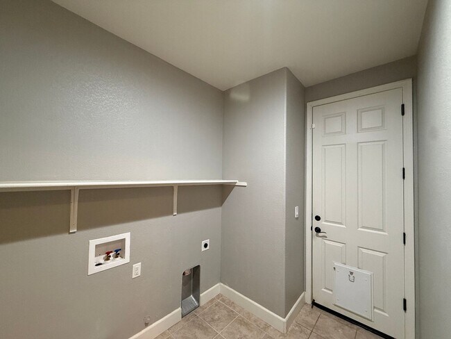 Building Photo - Four Bedroom West Roseville Home