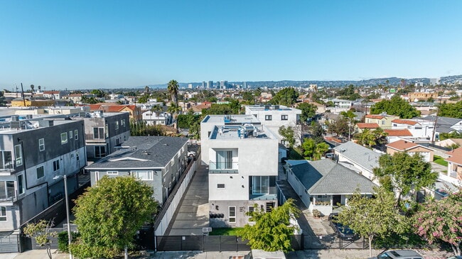 Building Photo - 1841 S Longwood Ave