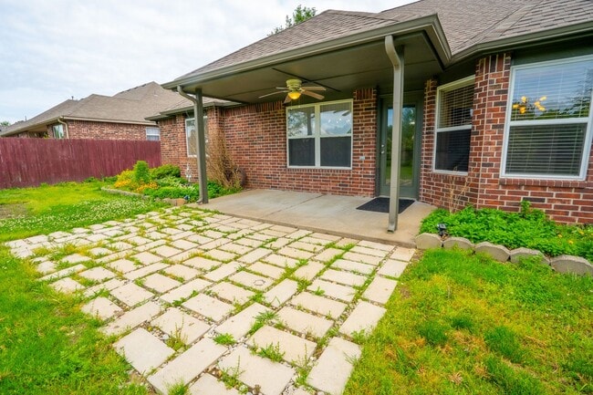 Building Photo - 4 Bed | 2 Bath | Owasso