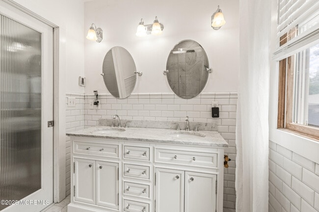 Building Photo - 400 Grassmere Avenue