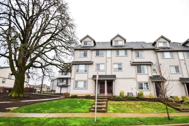 Building Photo - Beautiful 4 Bedroom 3.5 BA Home! Mother in Law Suite, Attached Garage & Top floor Bonus Room!