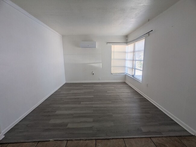 Building Photo - Charming and Spacious 3-Bedroom Home for Rent, furbabies are Welcome!