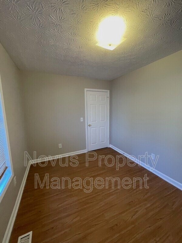 Building Photo - 710 Fertilla St