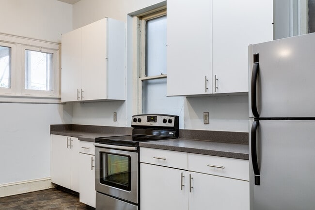 Alternate View of the Kitchen - 1809 Park Ave